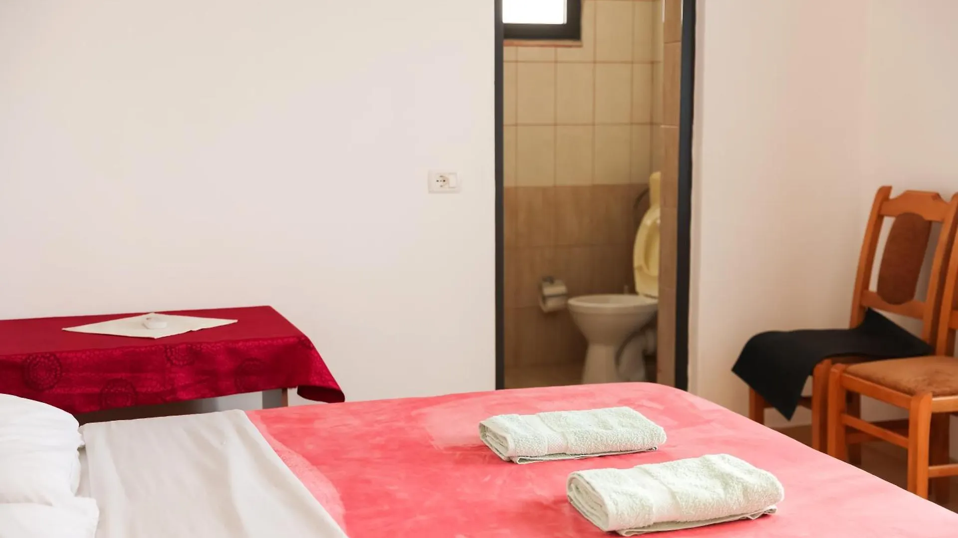 Haka Guesthouse Golem  Guest house Golem (Tirana)